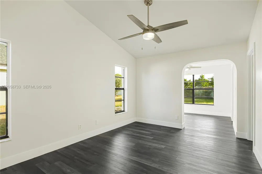 2935 SW 1st Pl Cape Coral, FL 33914