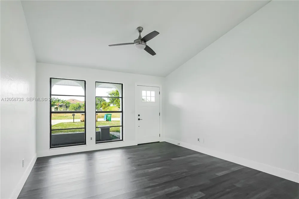 2935 SW 1st Pl Cape Coral, FL 33914