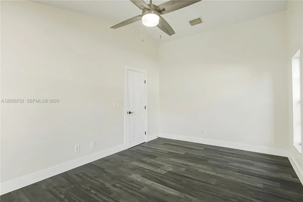 2935 SW 1st Pl Cape Coral, FL 33914