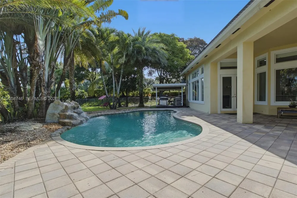 15374 SW 34th St Davie, FL 33331