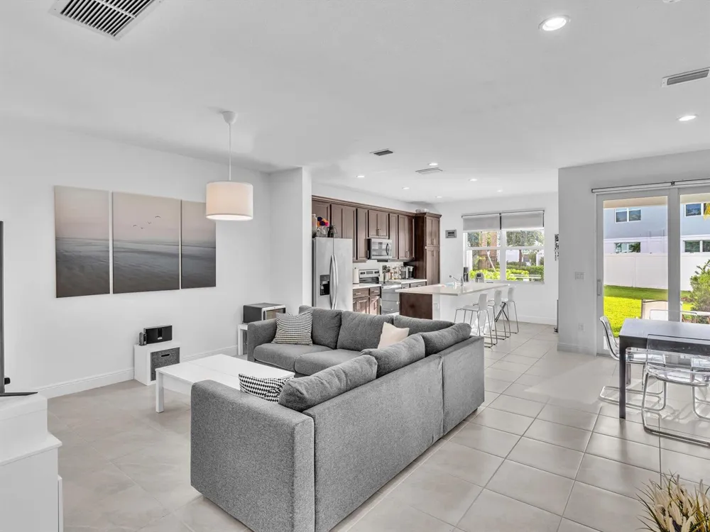 556 Sanderling Circle Deerfield Beach, FL 33442