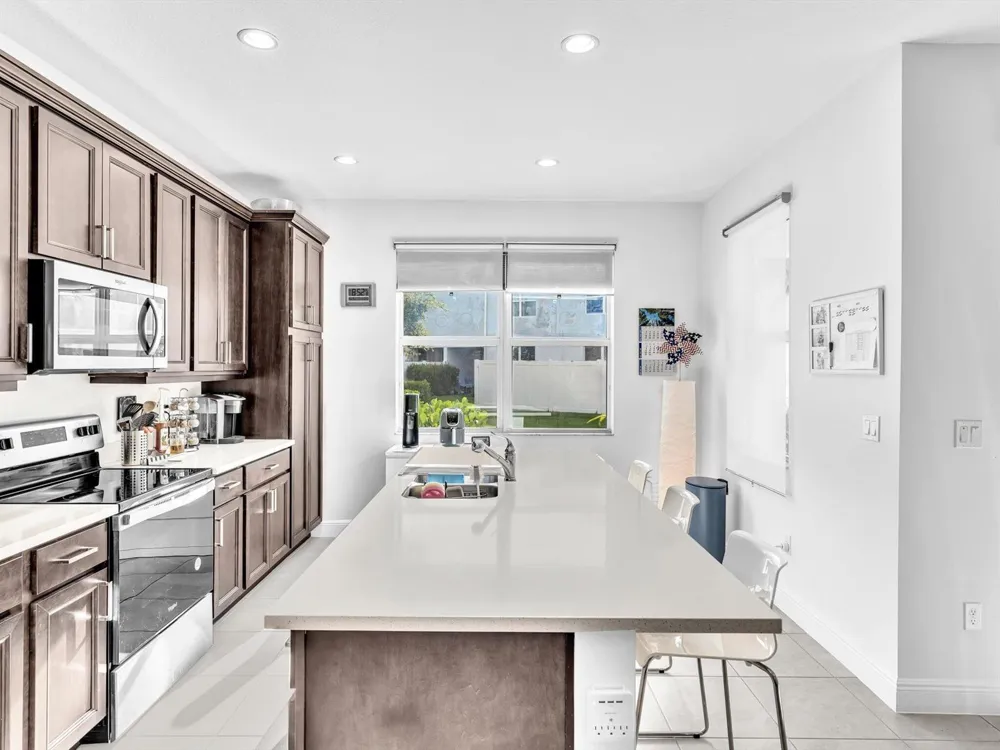 556 Sanderling Circle Deerfield Beach, FL 33442