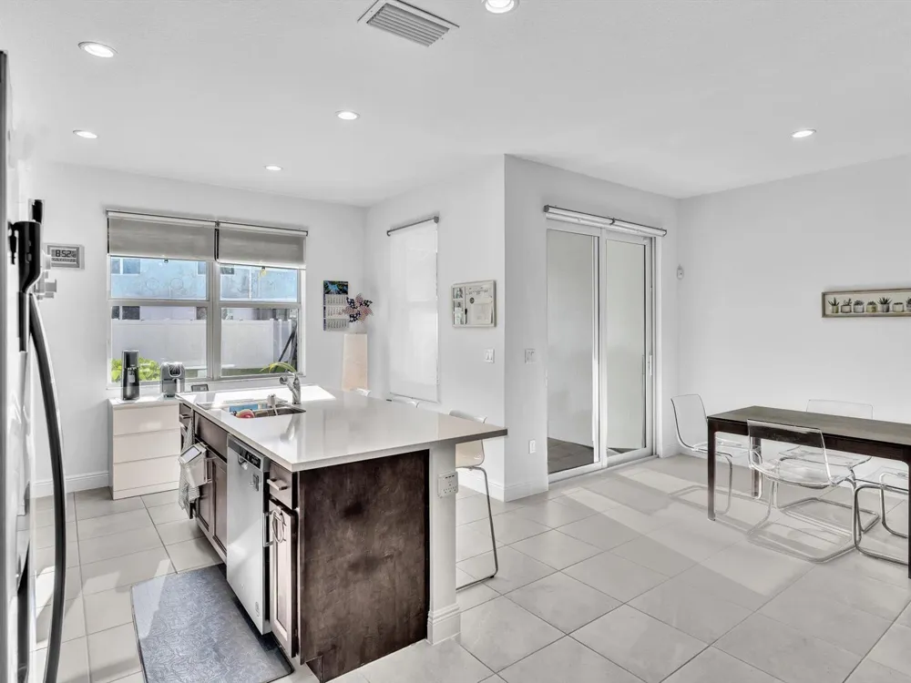 556 Sanderling Circle Deerfield Beach, FL 33442