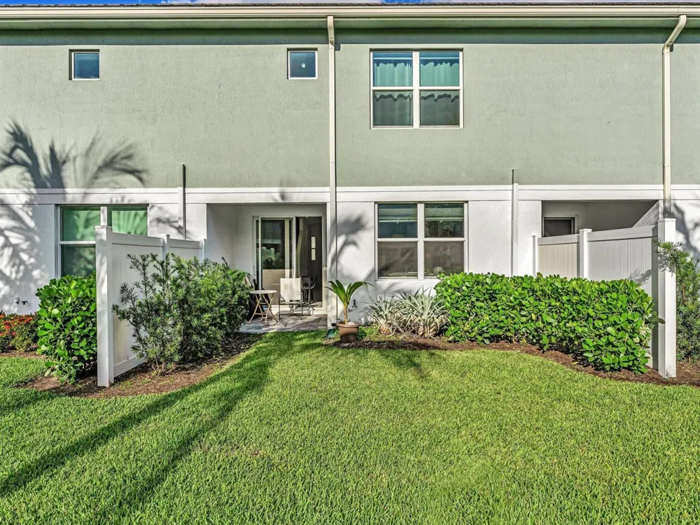 556 Sanderling Circle Deerfield Beach, FL 33442