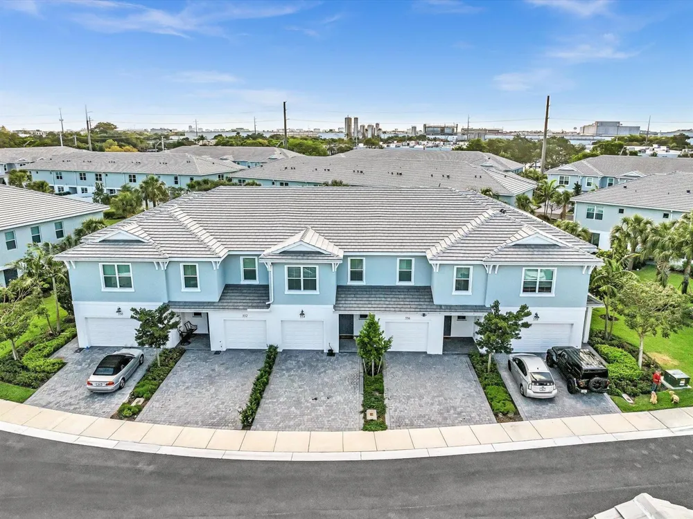556 Sanderling Circle Deerfield Beach, FL 33442