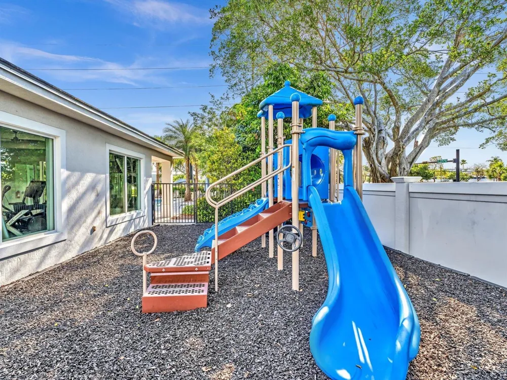 556 Sanderling Circle Deerfield Beach, FL 33442