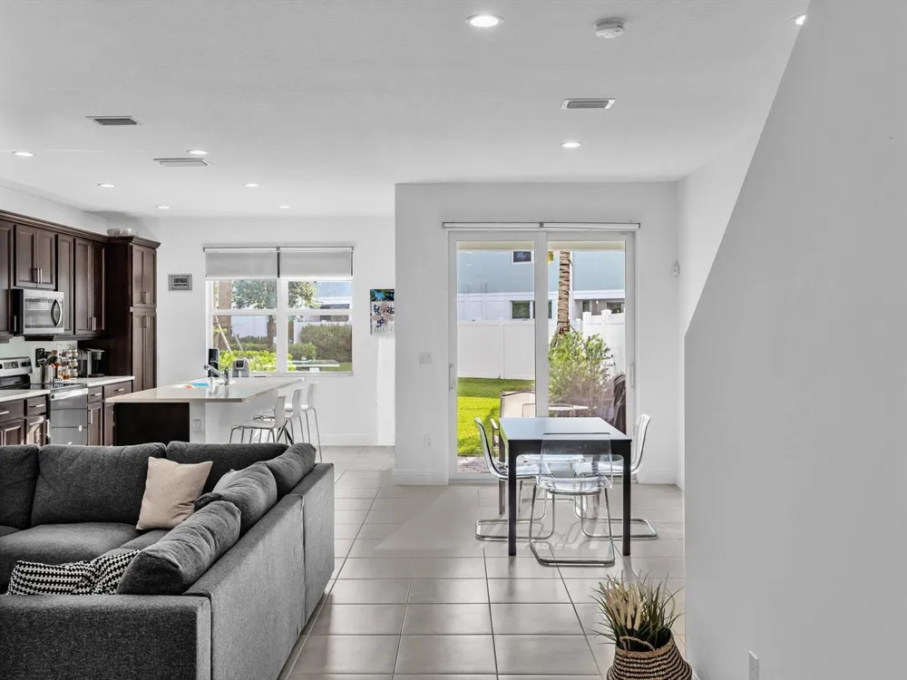 556 Sanderling Circle Deerfield Beach, FL 33442