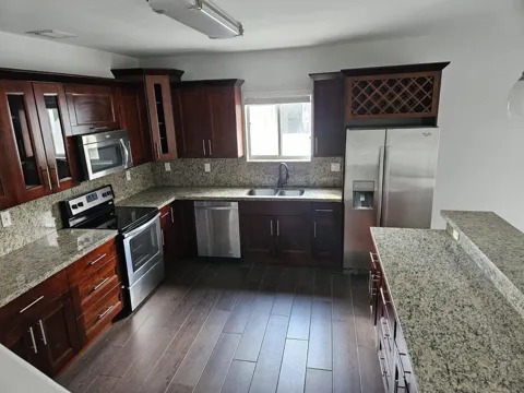 323 SW 11TH STREET