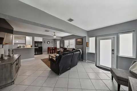 800 SW 19TH STREET