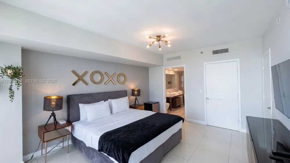 485 Brickell Ave #3401 Miami, FL 33131