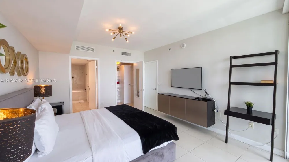 485 Brickell Ave #3401 Miami, FL 33131
