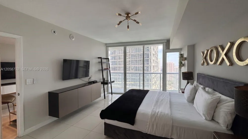 485 Brickell Ave #3401 Miami, FL 33131