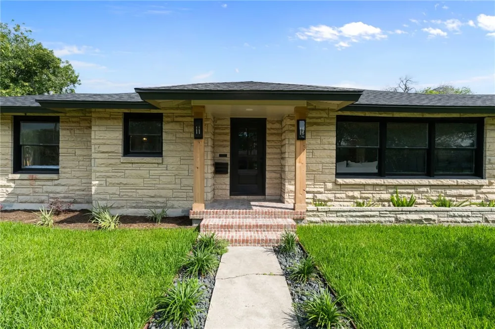 301 Pasadena Place Corpus Christi, TX 78411