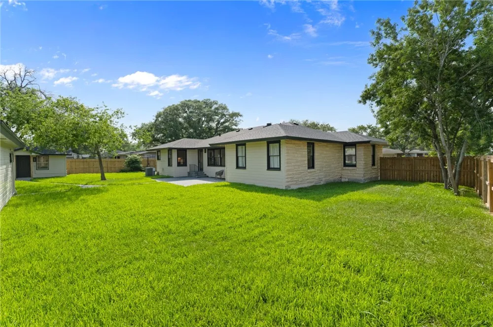 301 Pasadena Place Corpus Christi, TX 78411