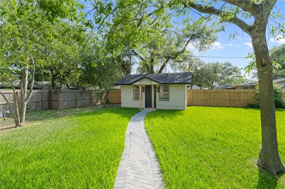 301 Pasadena Place Corpus Christi, TX 78411