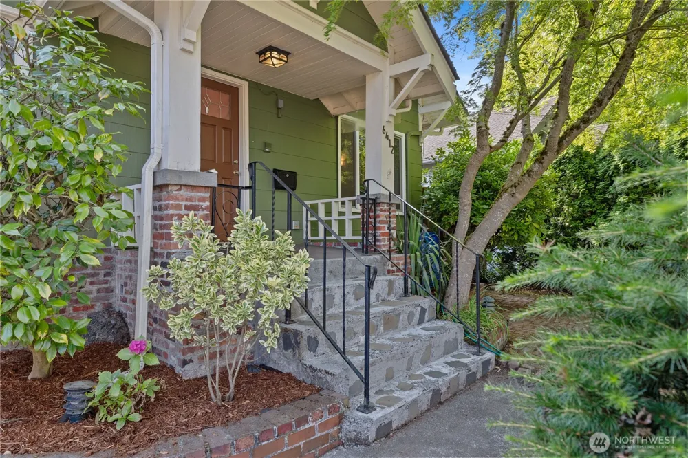 6412 17th Avenue NW Seattle, WA 98107