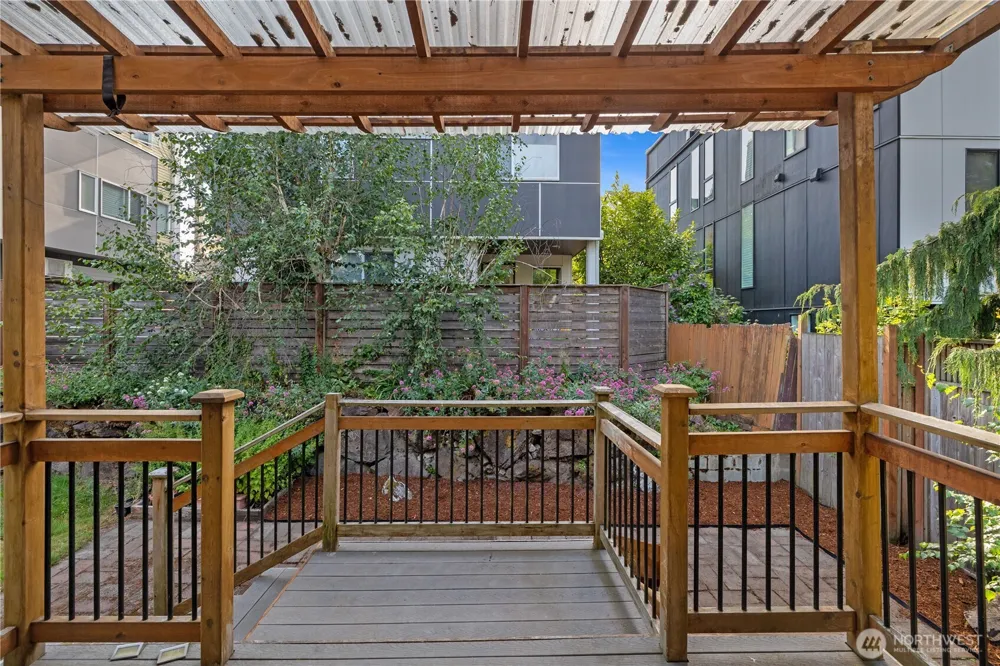 6412 17th Avenue NW Seattle, WA 98107