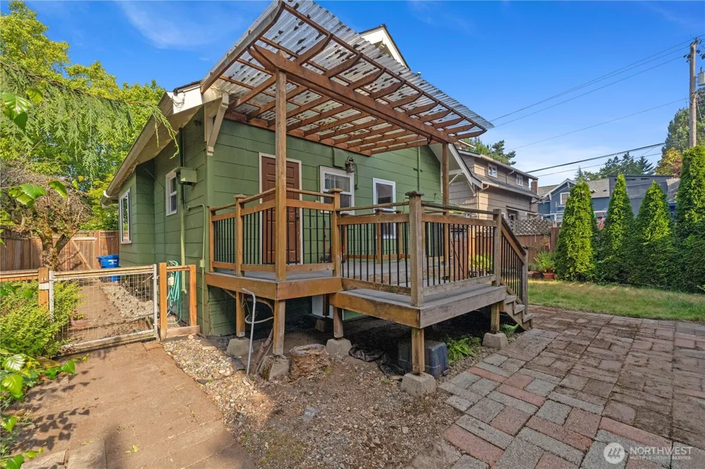 6412 17th Avenue NW Seattle, WA 98107