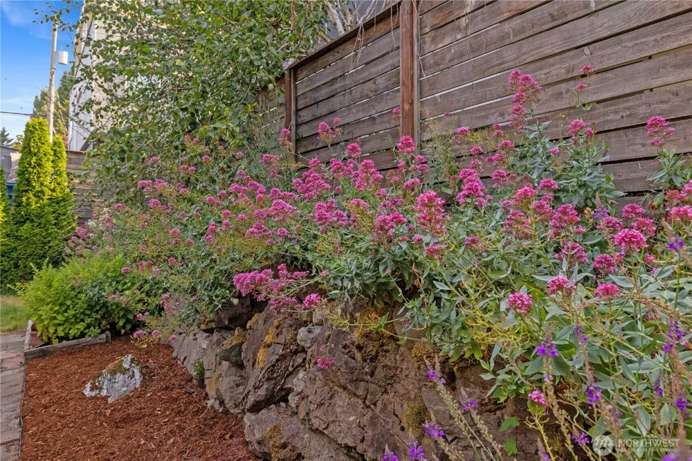 6412 17th Avenue NW Seattle, WA 98107