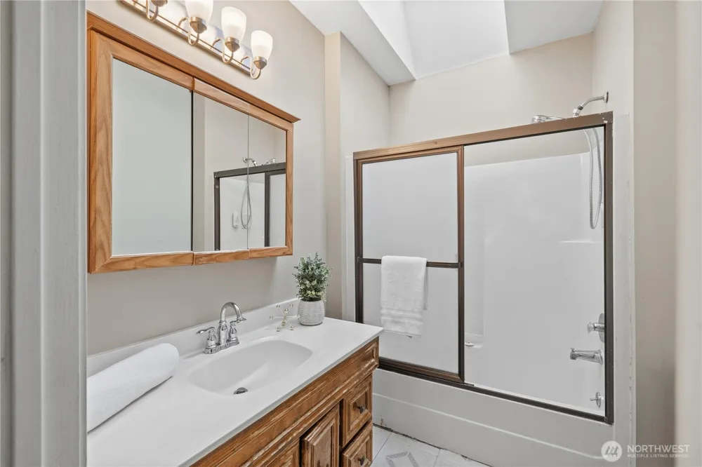 6412 17th Avenue NW Seattle, WA 98107