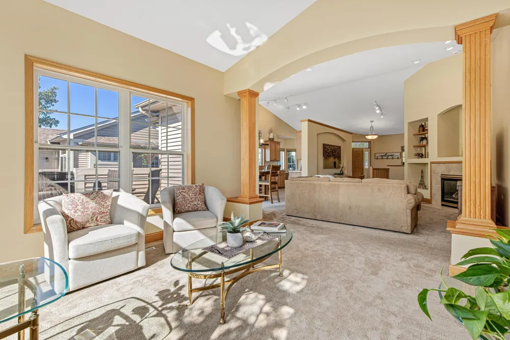 408 Holly Lane Oakdale, MN 55128
