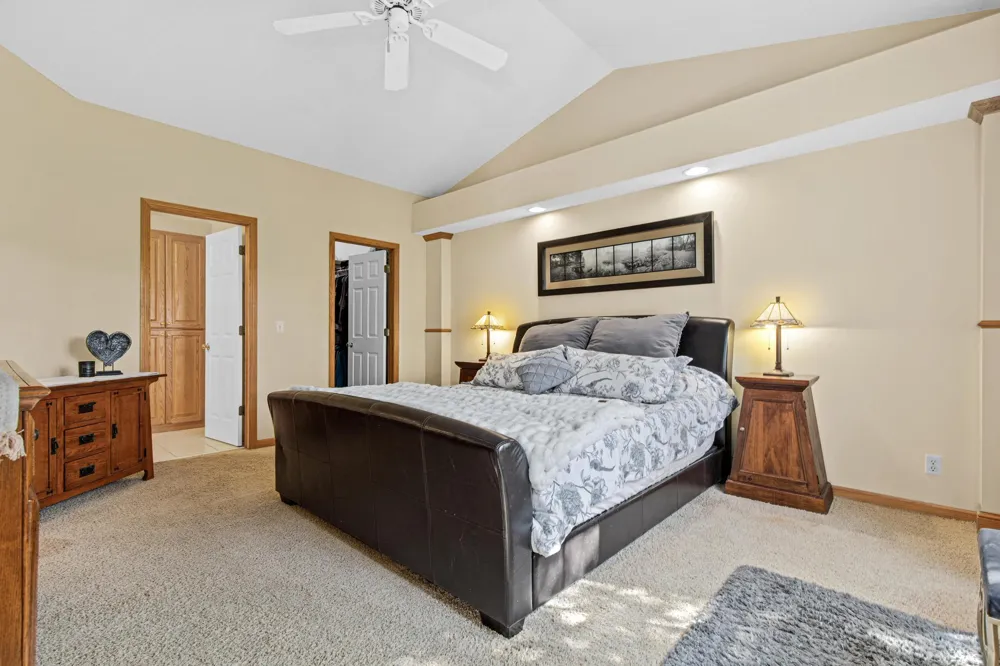 408 Holly Lane Oakdale, MN 55128
