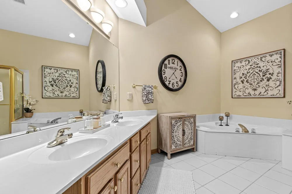 408 Holly Lane Oakdale, MN 55128