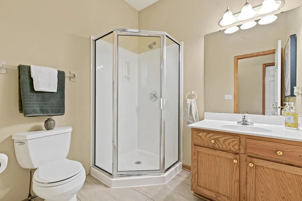408 Holly Lane Oakdale, MN 55128