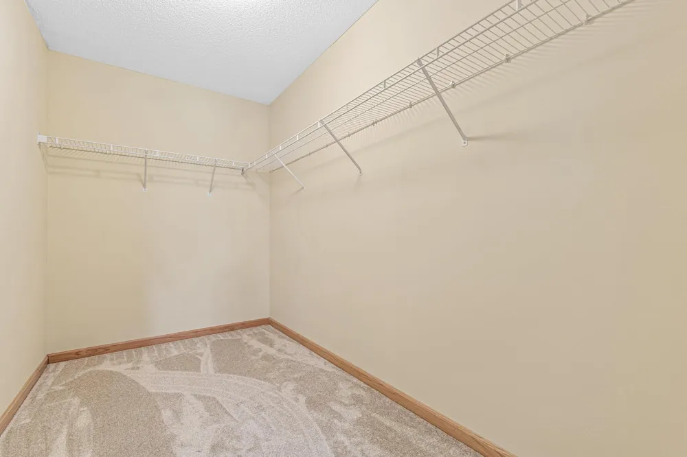 408 Holly Lane Oakdale, MN 55128