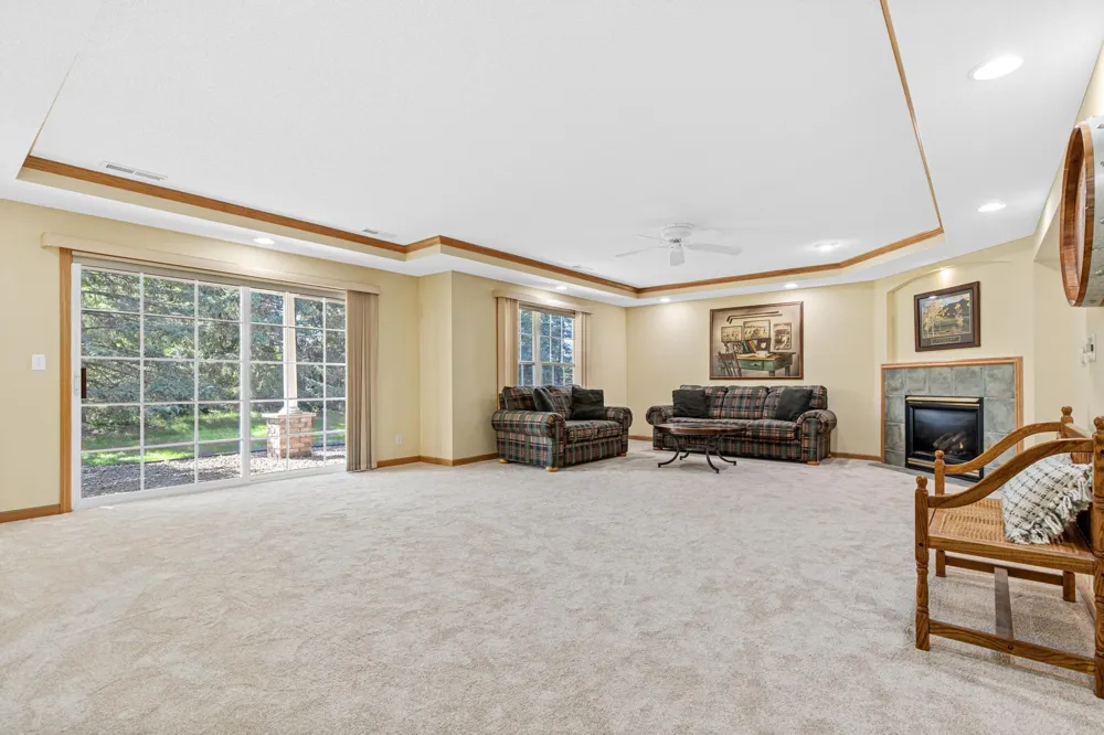 408 Holly Lane Oakdale, MN 55128
