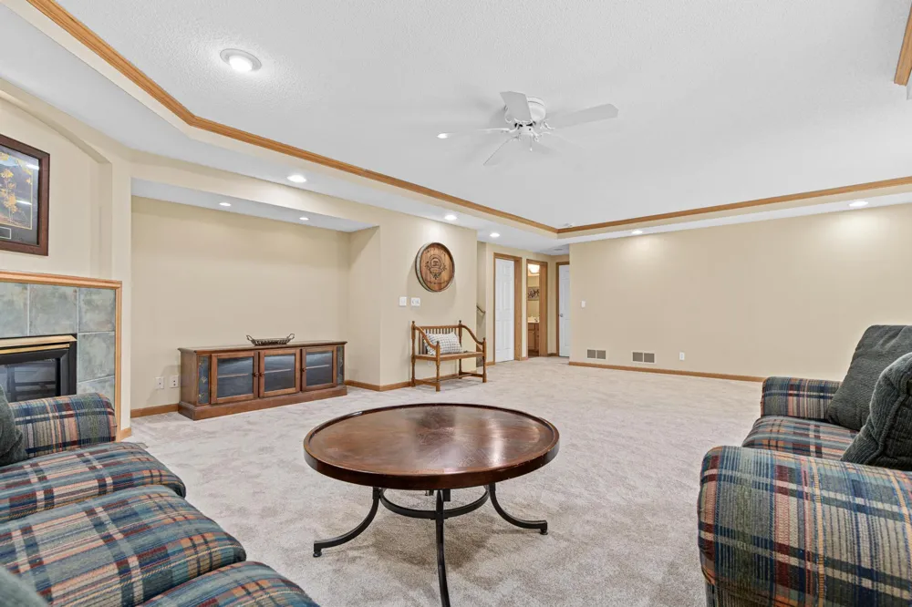 408 Holly Lane Oakdale, MN 55128