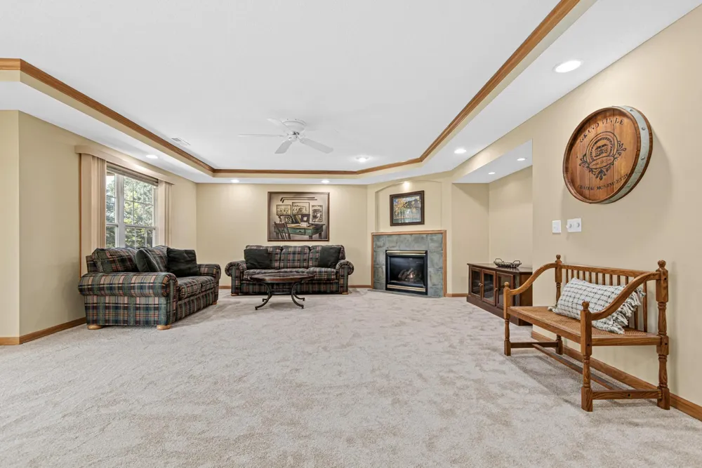 408 Holly Lane Oakdale, MN 55128