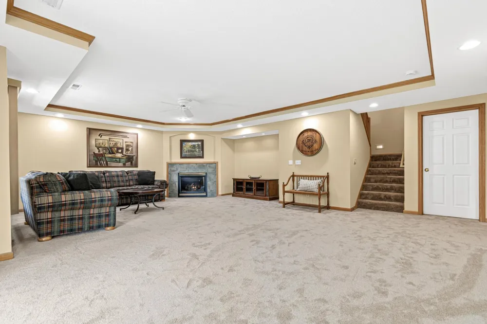 408 Holly Lane Oakdale, MN 55128