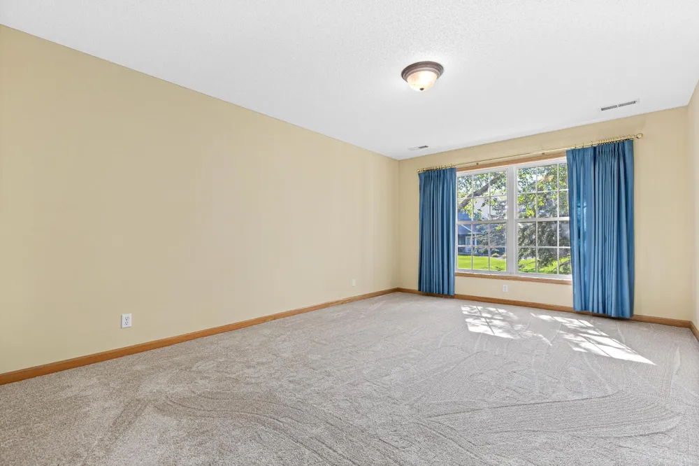 408 Holly Lane Oakdale, MN 55128
