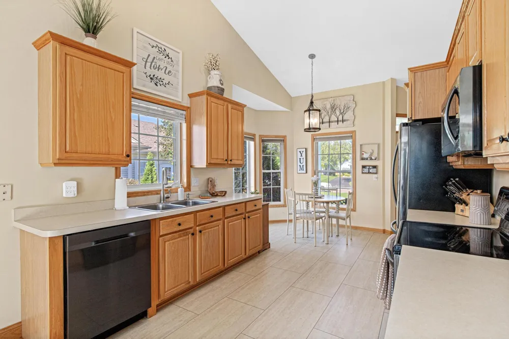408 Holly Lane Oakdale, MN 55128