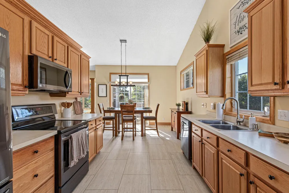 408 Holly Lane Oakdale, MN 55128
