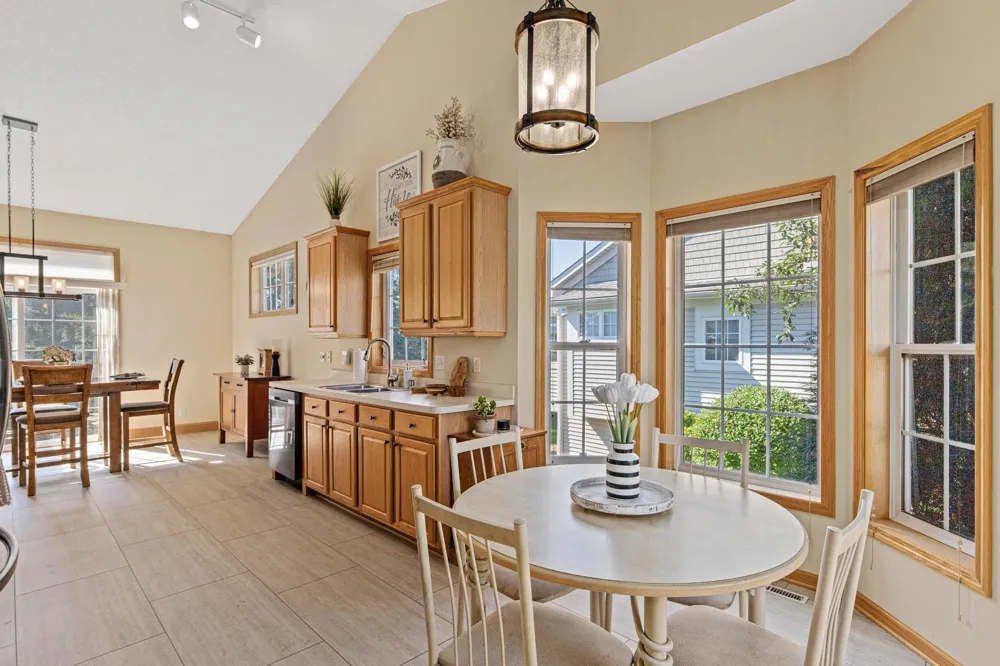 408 Holly Lane Oakdale, MN 55128