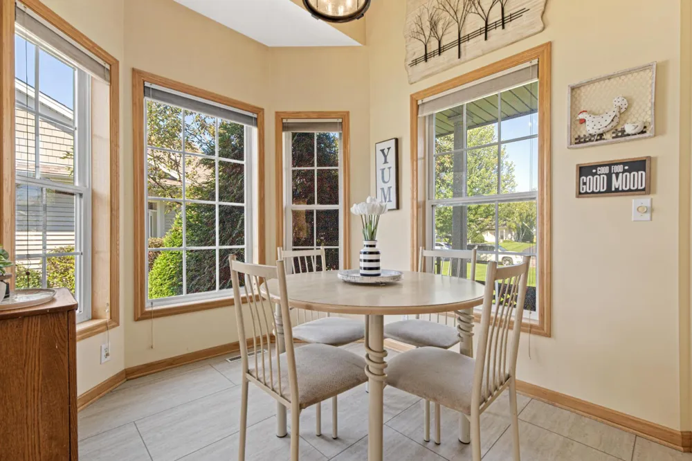 408 Holly Lane Oakdale, MN 55128