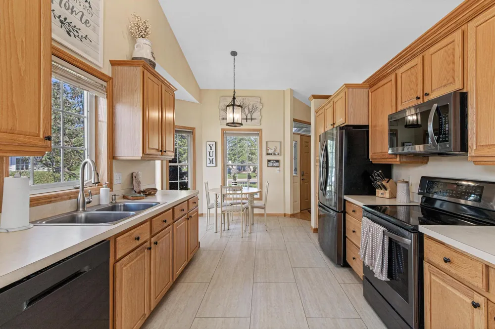 408 Holly Lane Oakdale, MN 55128