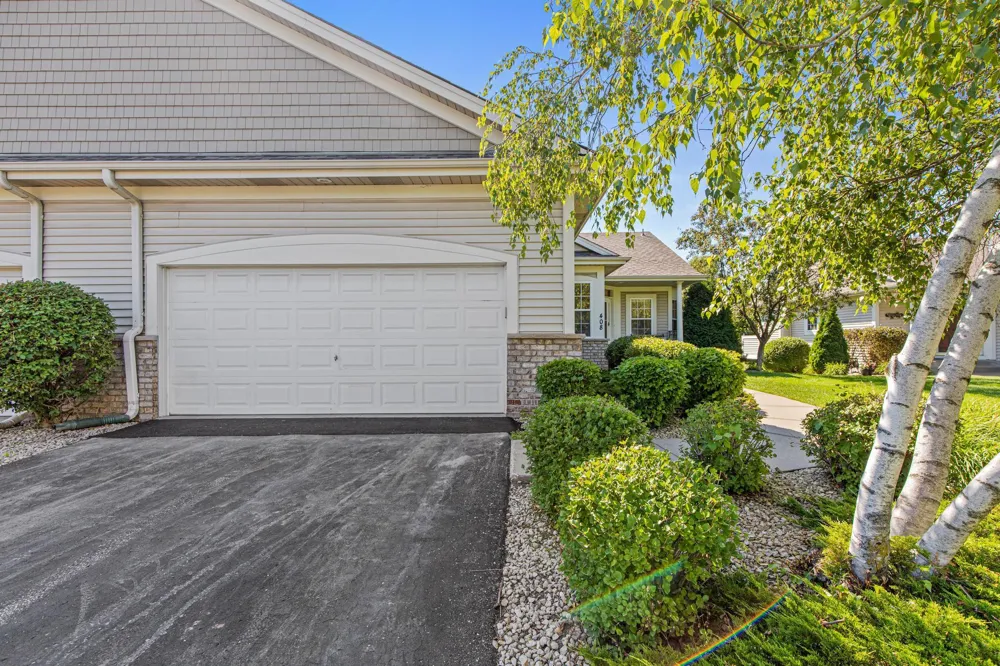408 Holly Lane Oakdale, MN 55128