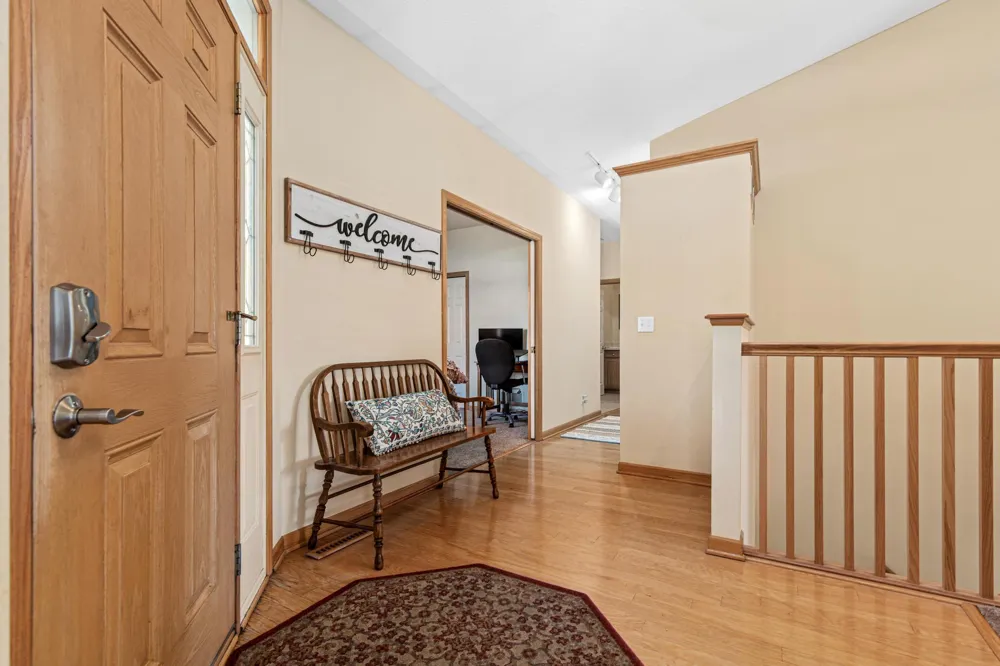 408 Holly Lane Oakdale, MN 55128