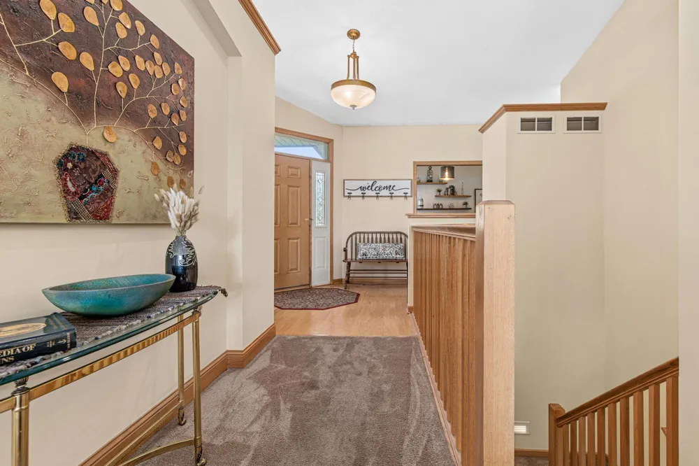 408 Holly Lane Oakdale, MN 55128