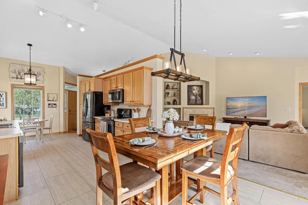 408 Holly Lane Oakdale, MN 55128