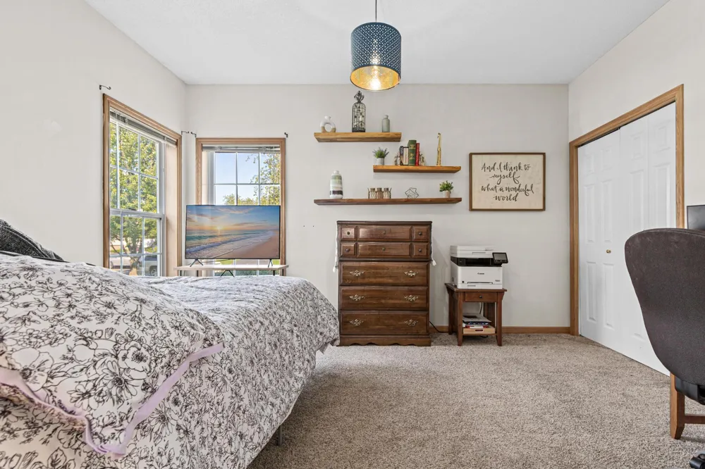 408 Holly Lane Oakdale, MN 55128