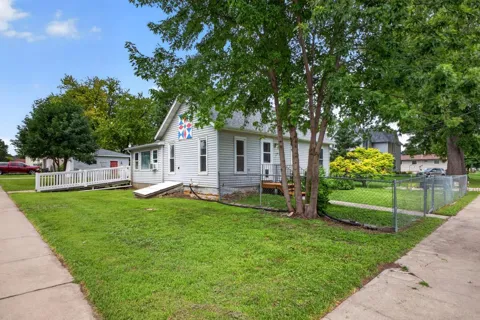 17 2nd Street NE