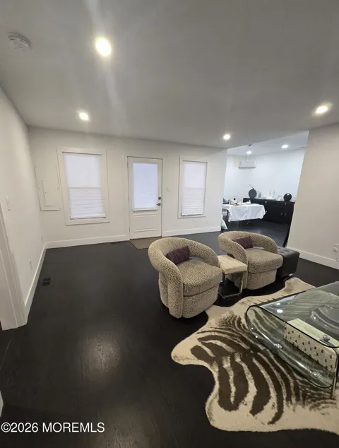 486 W Lincoln Avenue
