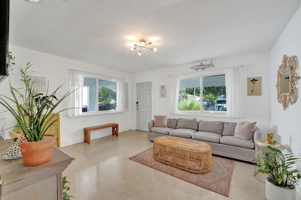 180 NW 48th Court Oakland Park, FL 33309