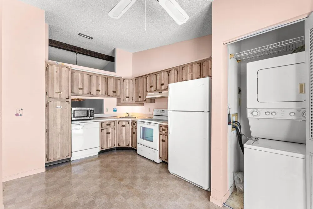 1024 Green Pine Boulevard #I West Palm Beach, FL 33409