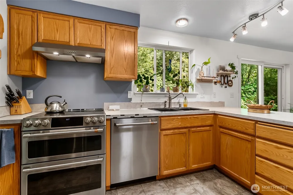 911 E Dawn Drive Allyn, WA 98524