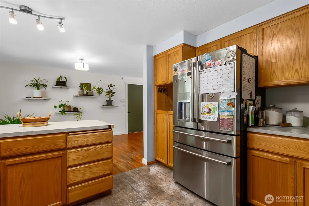 911 E Dawn Drive Allyn, WA 98524